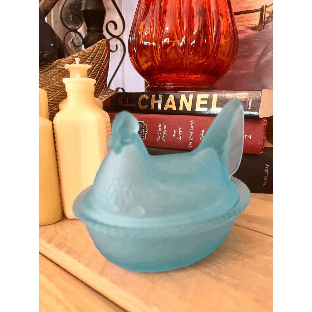 Vintage L G Wright Blue Opalescent Satin Hen on Nest Covered Dish